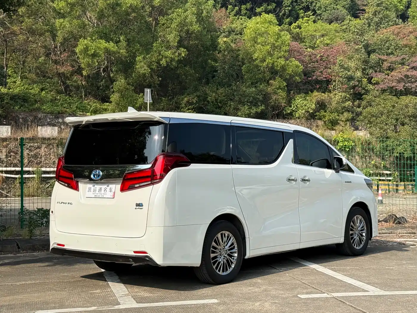 Toyota Alphard 2021 Hybrid 2.5L Luxury фото 12