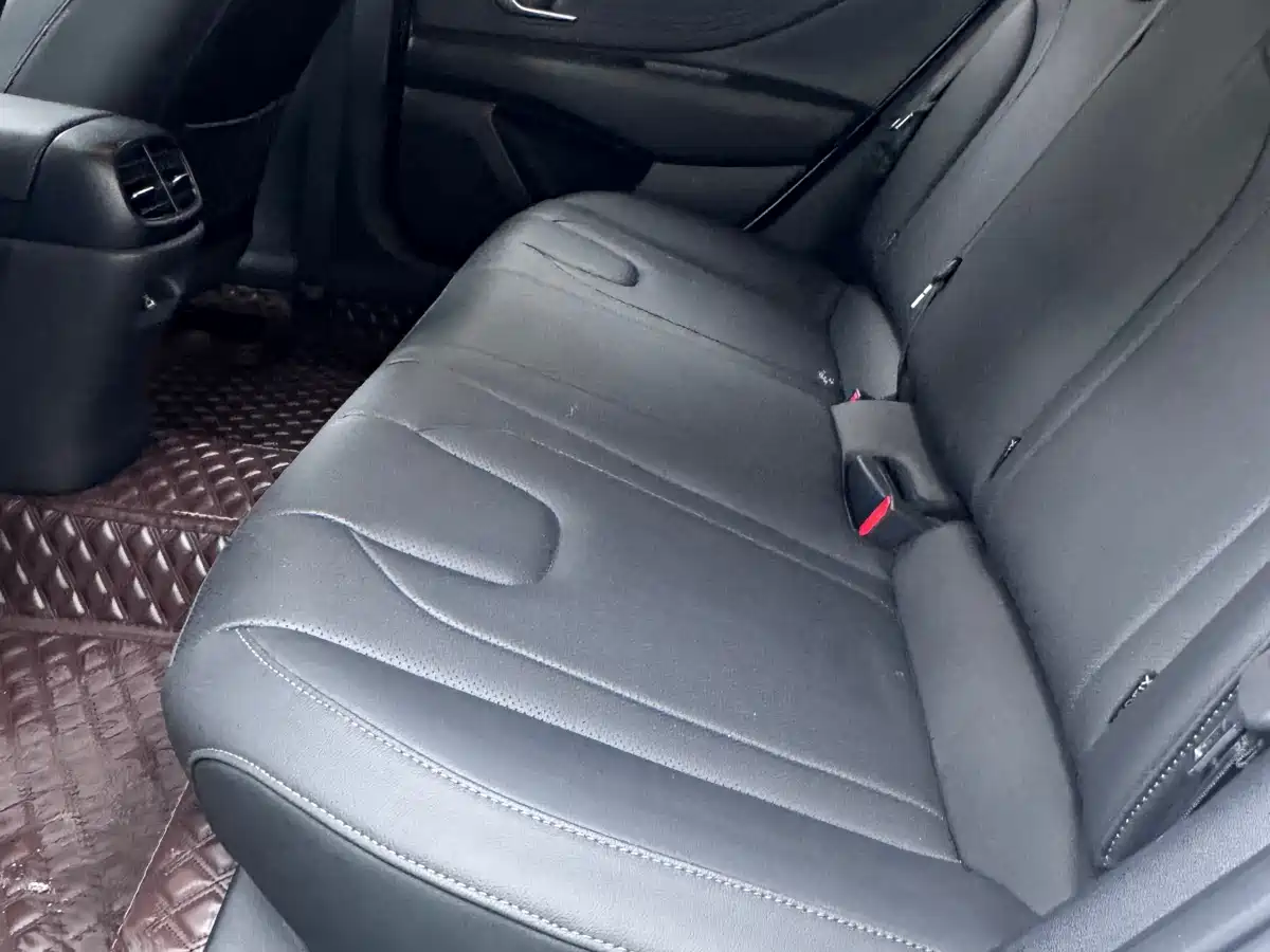 Hyundai Elantra 2022 1.5L CVT LUX Premium Edition фото 17