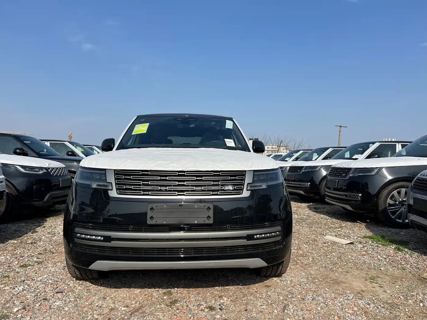 Land Rover Range Rover 2026 Model 3.0 L6 400PS SE Long Wheelbase Version фото 2