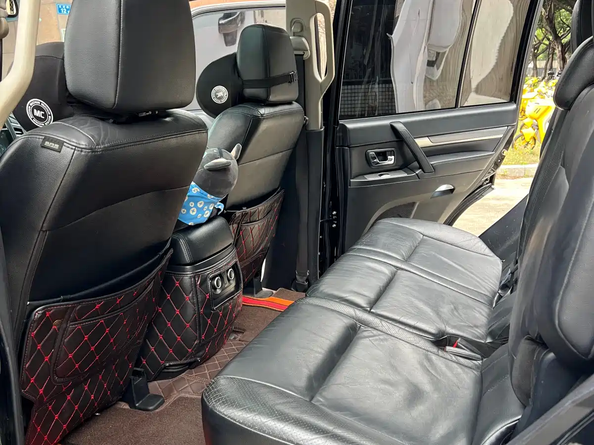 Mitsubishi Pajero (Import) 2009 3.8L 5-Door Premium фото 8