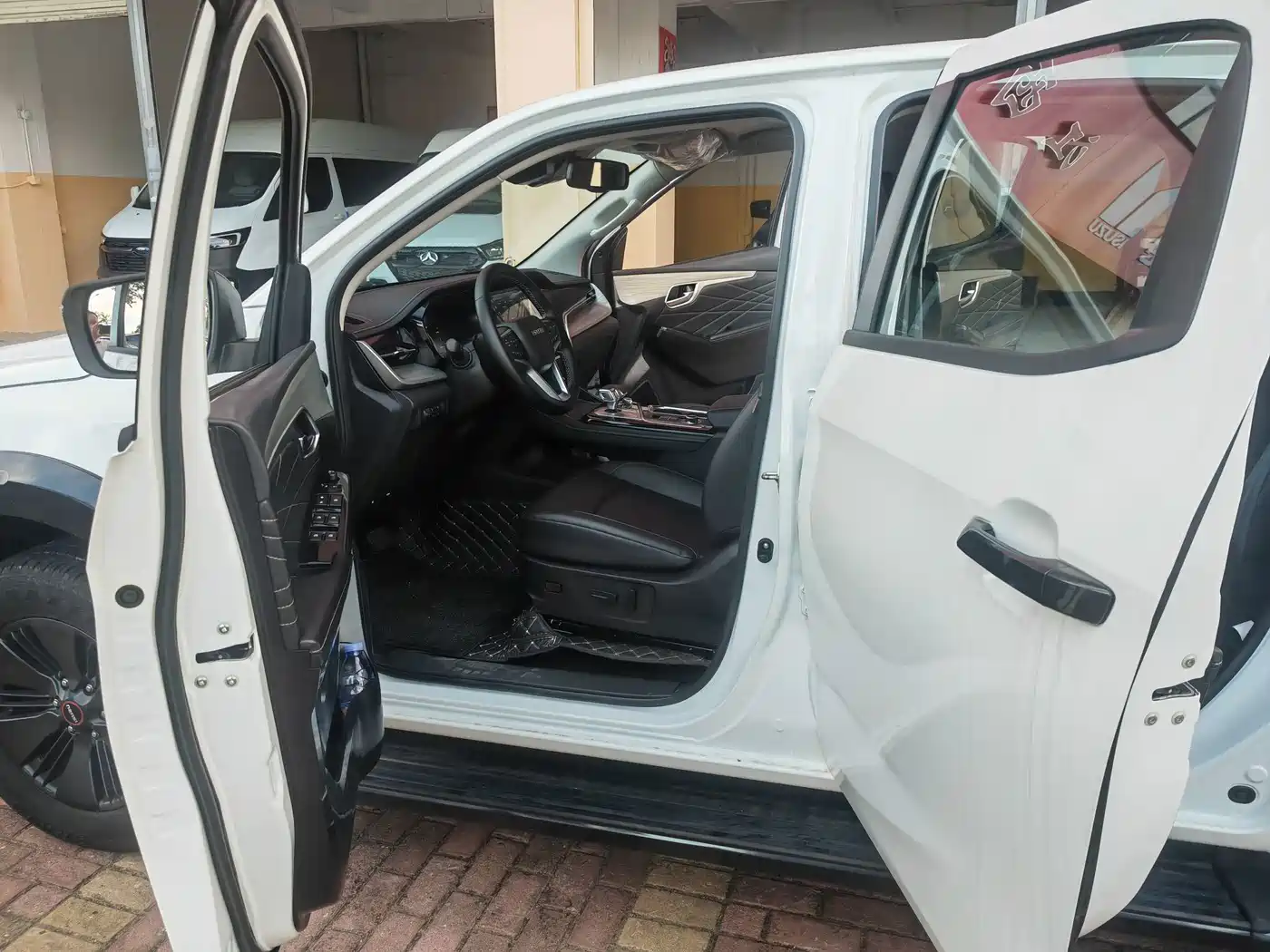 Isuzu D-MAX 2026 2023 1.9T Automatic 4WD V-CROSS Comfort Leader