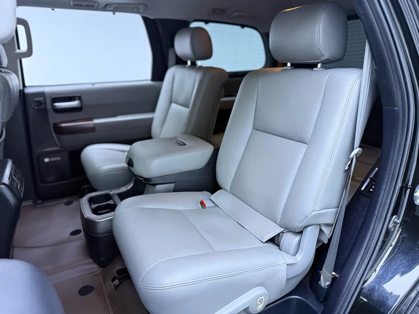 Toyota Sequoia 2010 5.7 Platinum Edition фото 15