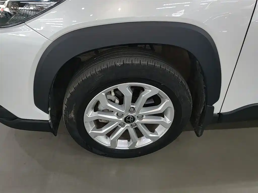 Toyota Frontlander 2023 2.0L CVT Leading Edition фото 23