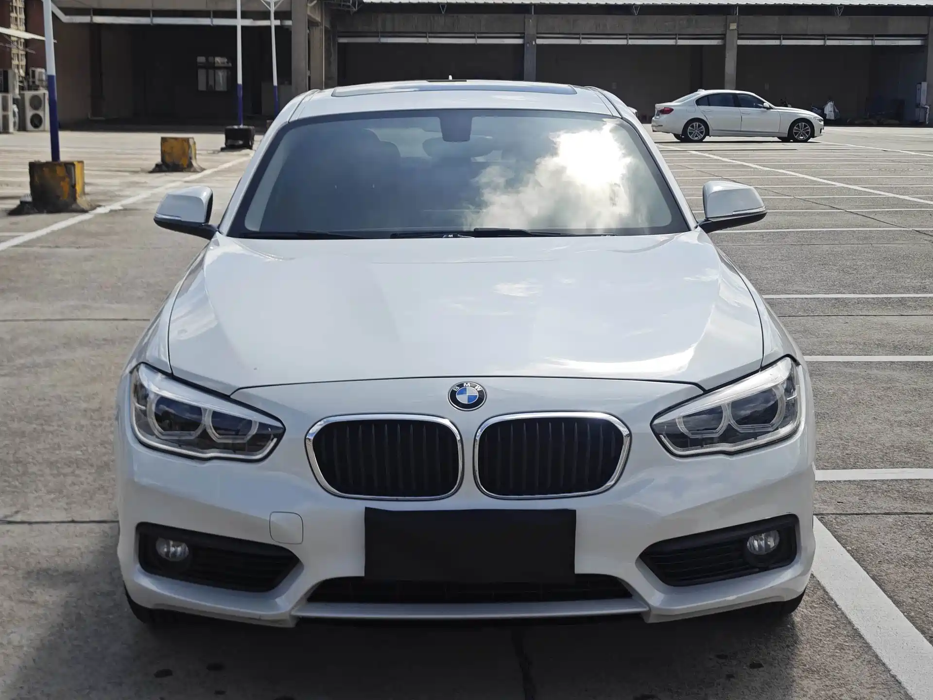 Photo 2 - BMW 1 Series (Import)