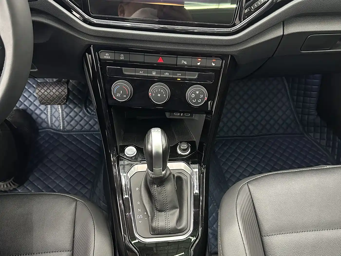 VOLKSWAGEN T-ROC EXPLORING SONGS