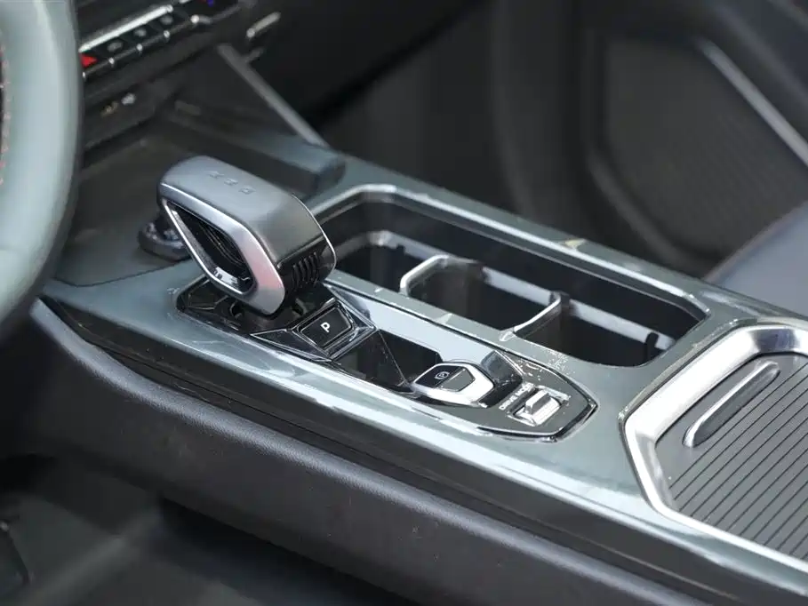 Geely Haoyue L 2024 2023 Model 2.0T DCT Luxury
