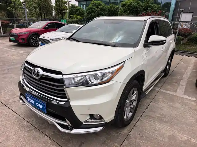 TOYOTA HIGHLANDER