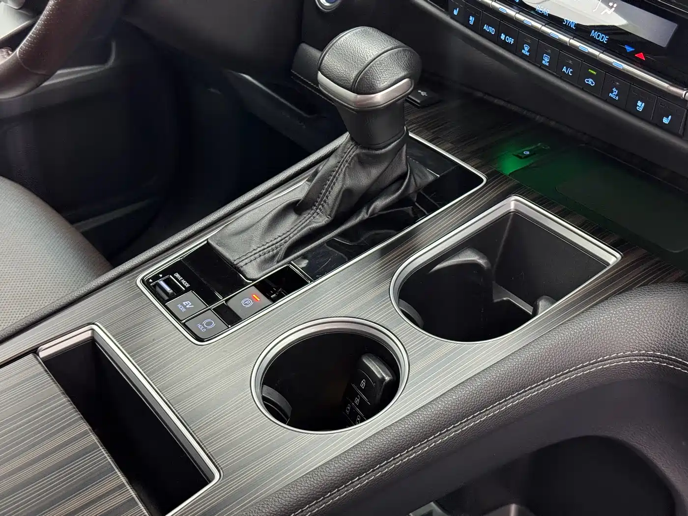 Toyota Sienna 2021 2.5L Hybrid Platinum Edition фото 21