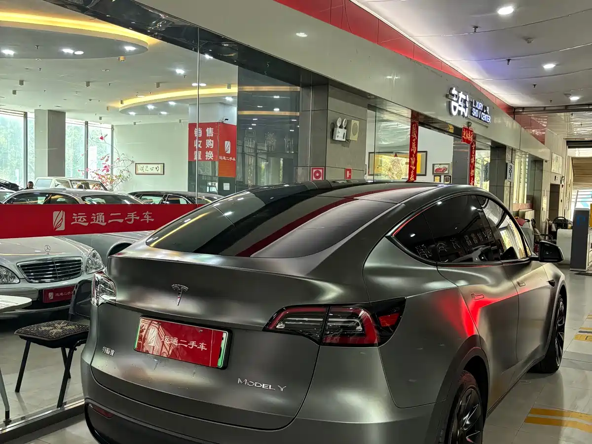TESLA MODEL Y