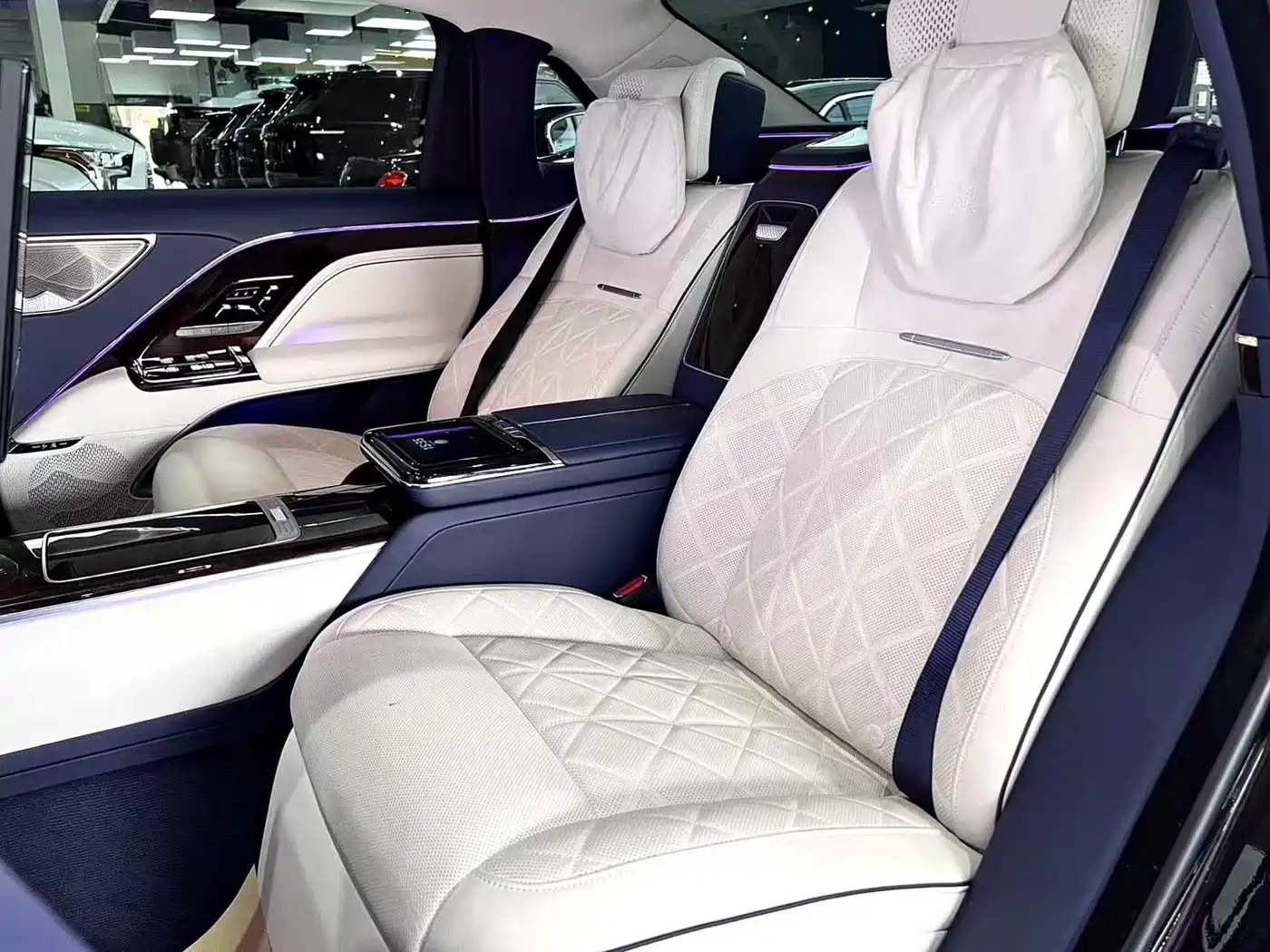 Hongqi Guoya 2024 4.0T V8 Version фото 42