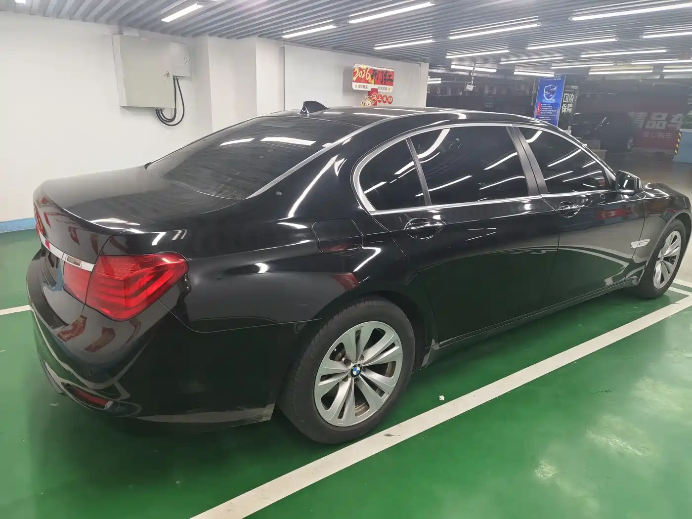 BMW 7 Series 2009 730Li Leading фото 4