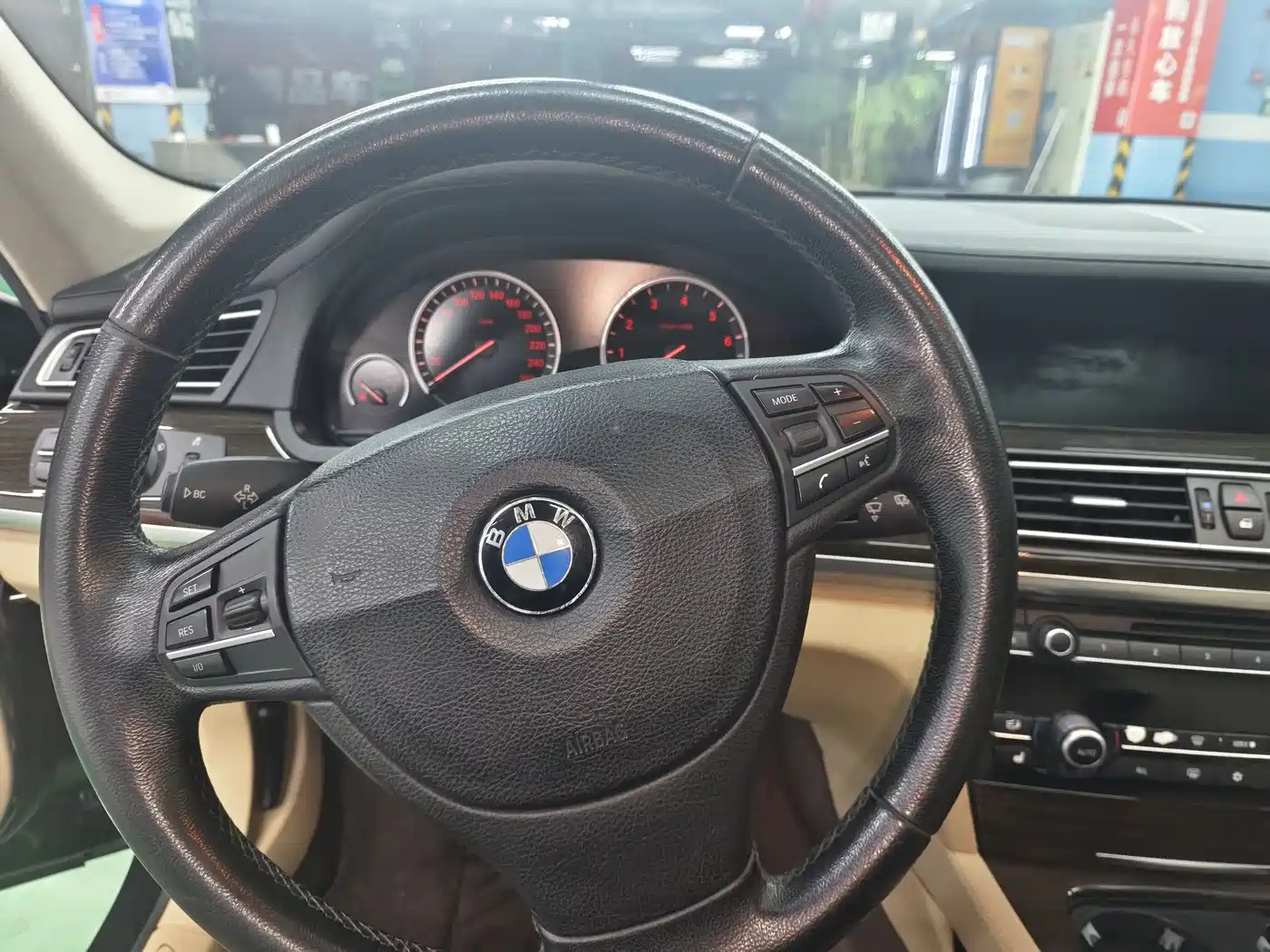 BMW 7 Series 2009 730Li Leading фото 11