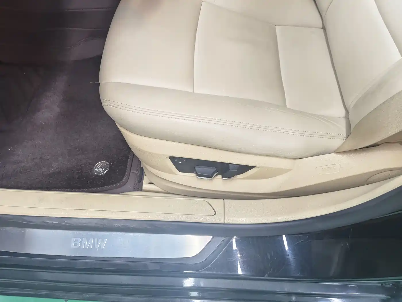 BMW 7 Series 2009 730Li Leading фото 13