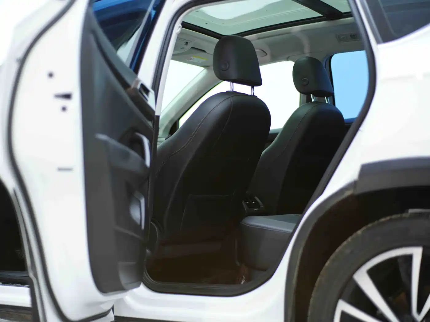 Volkswagen Tharu 2022 280TSI FWD Luxury Edition фото 24