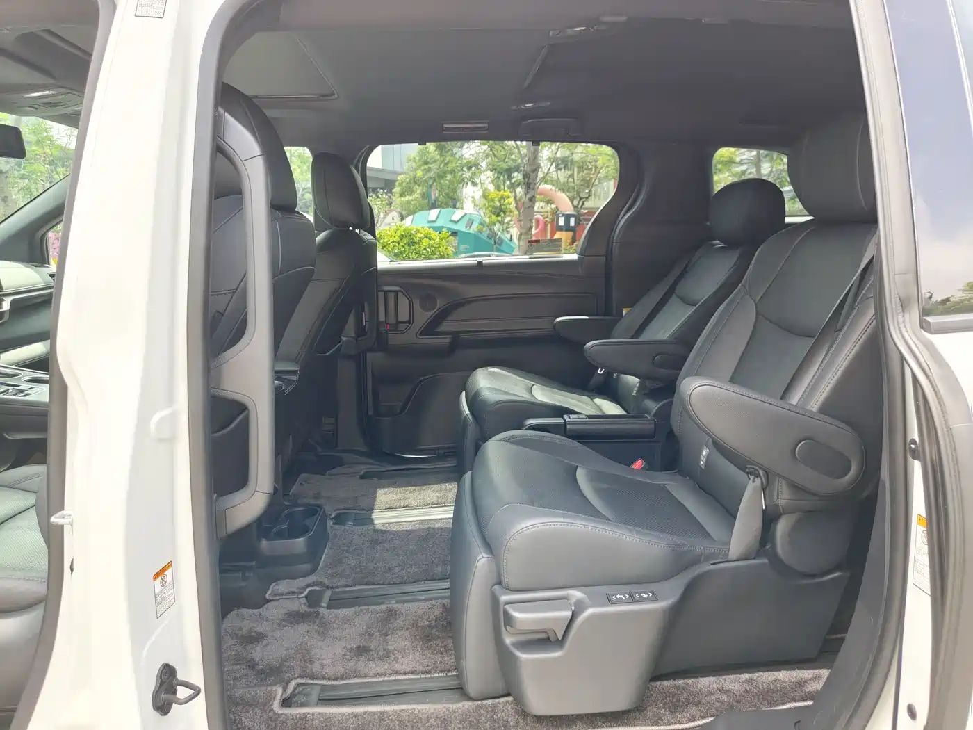 Toyota Sienna 2021 2.5L Hybrid Premium Edition фото 9