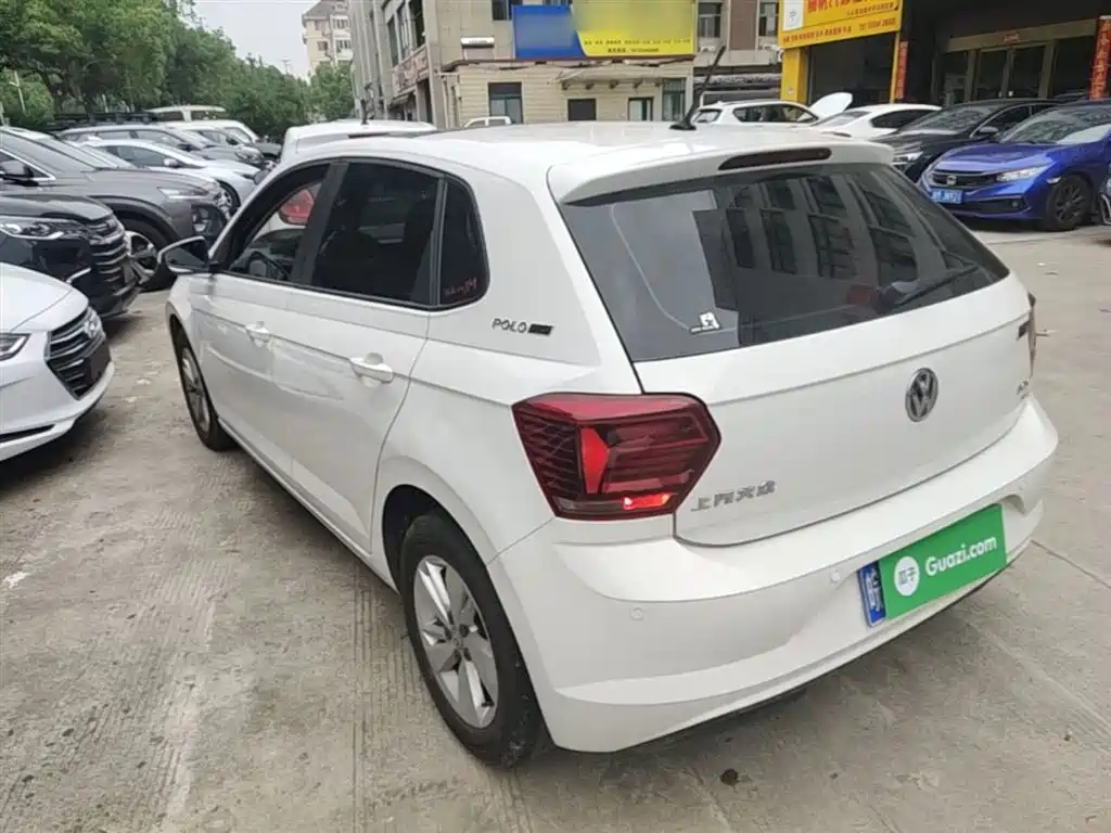 VOLKSWAGEN POLO