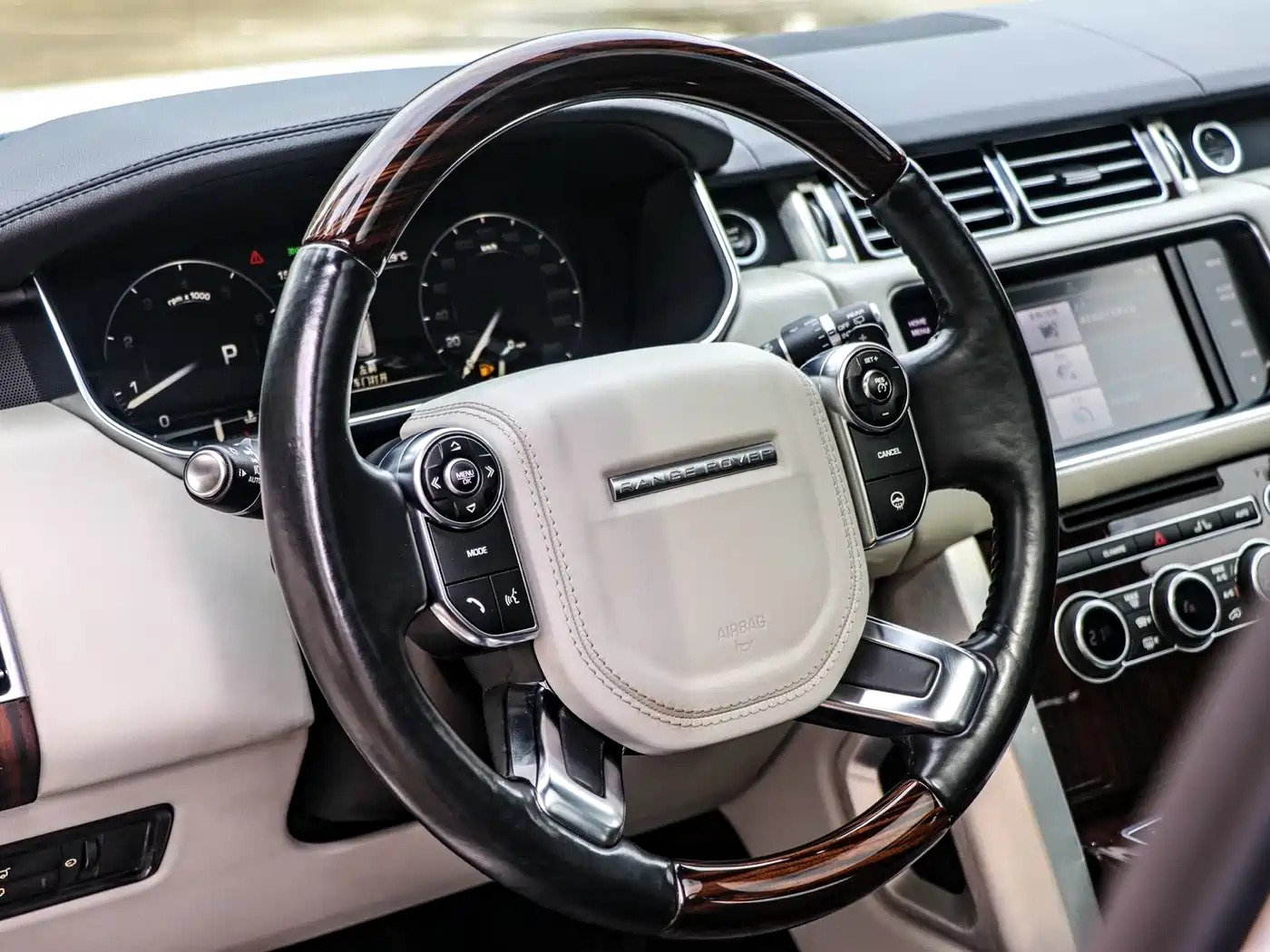 Land Rover Range Rover 2014 Facelift 3.0 SC V6 Vogue фото 11