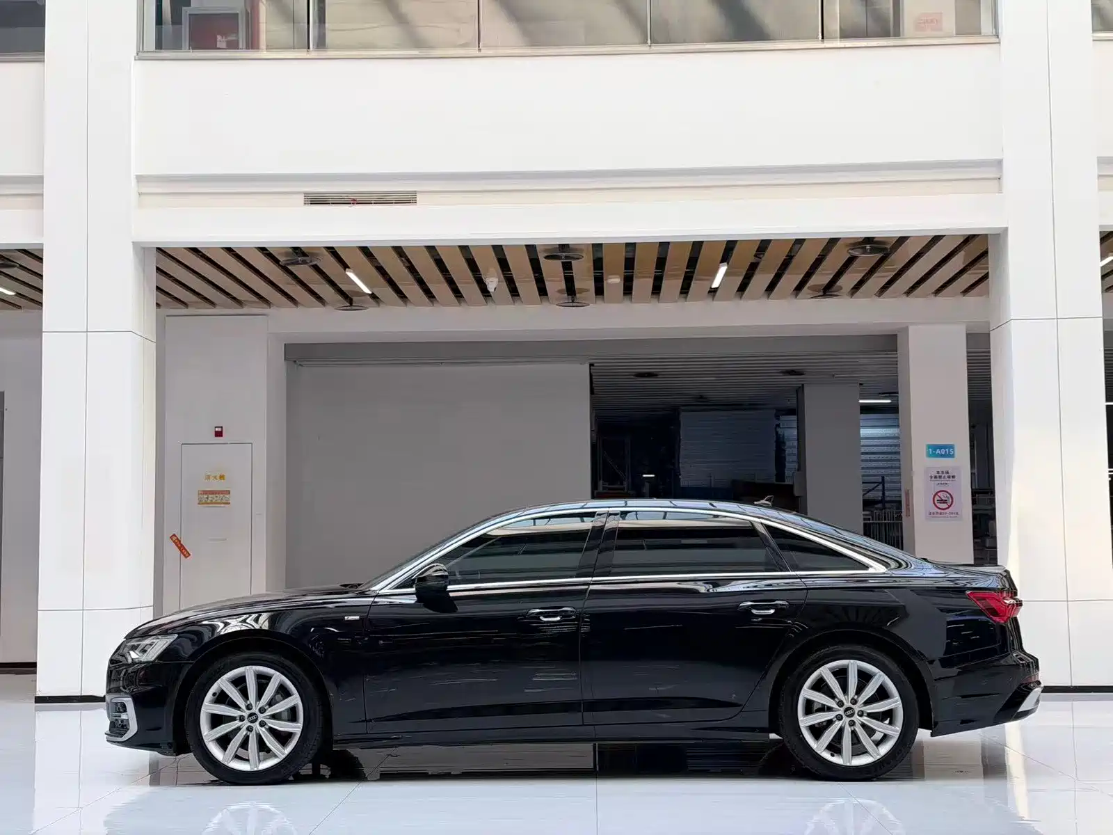 Фото 8 - Audi A6L