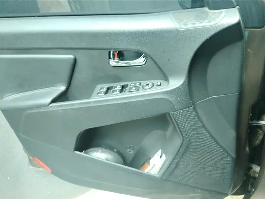 Kia Sportage 2012 2.0L Automatic 2WD NAVI Edition фото 7