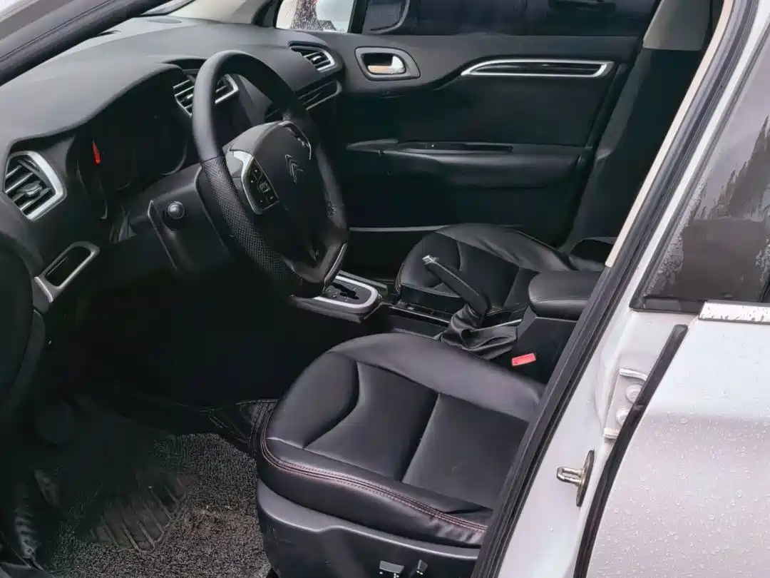 Фото 8 - Citroën C4L