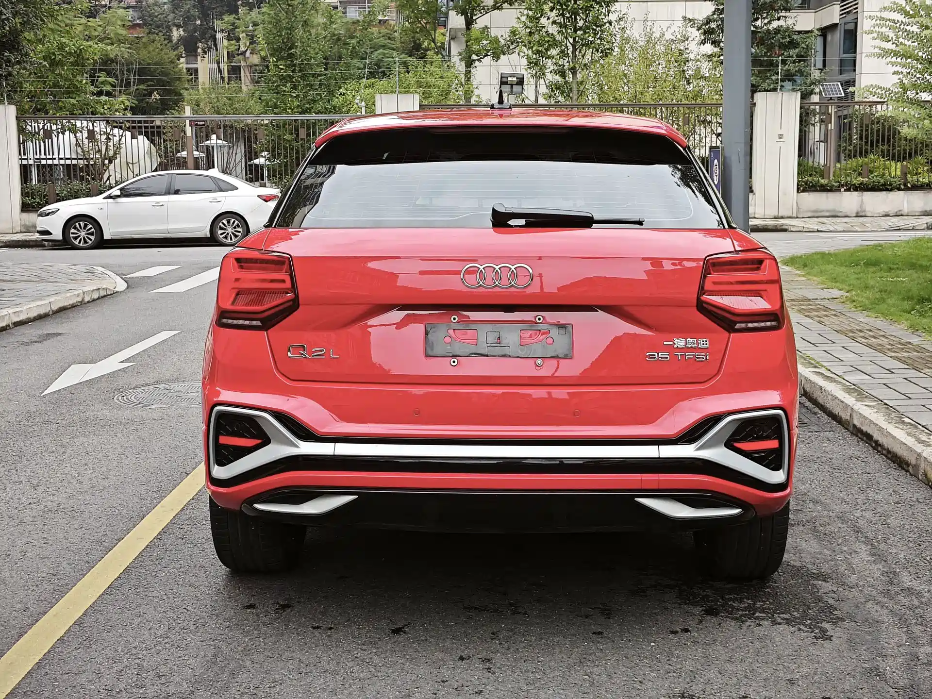 Photo 6 - Audi Q2L
