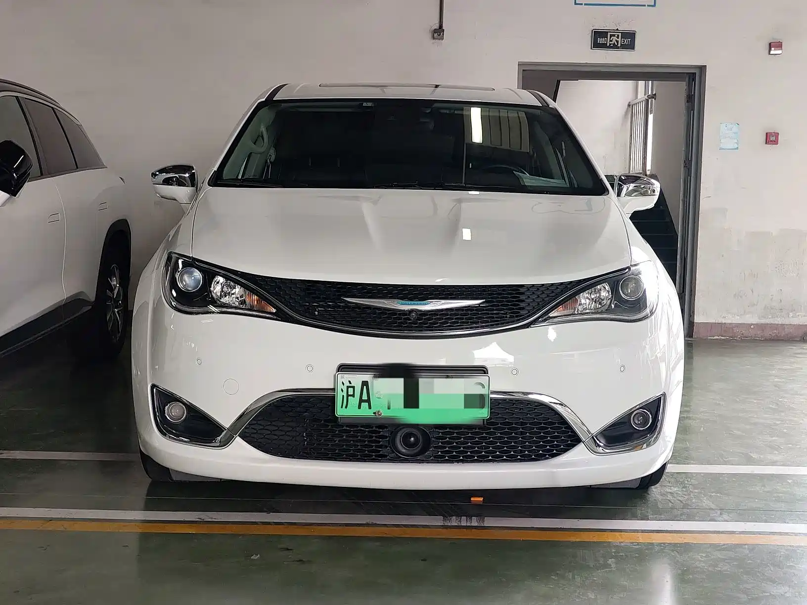 Фото 2 - Chrysler Pacifica PHEV