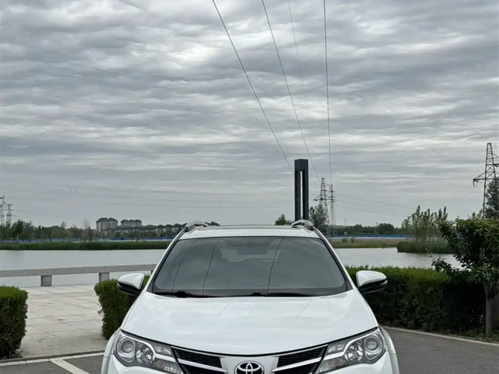 Toyota RAV4 Rongfang 2015 2.0L CVT 2WD Trend Edition фото 4