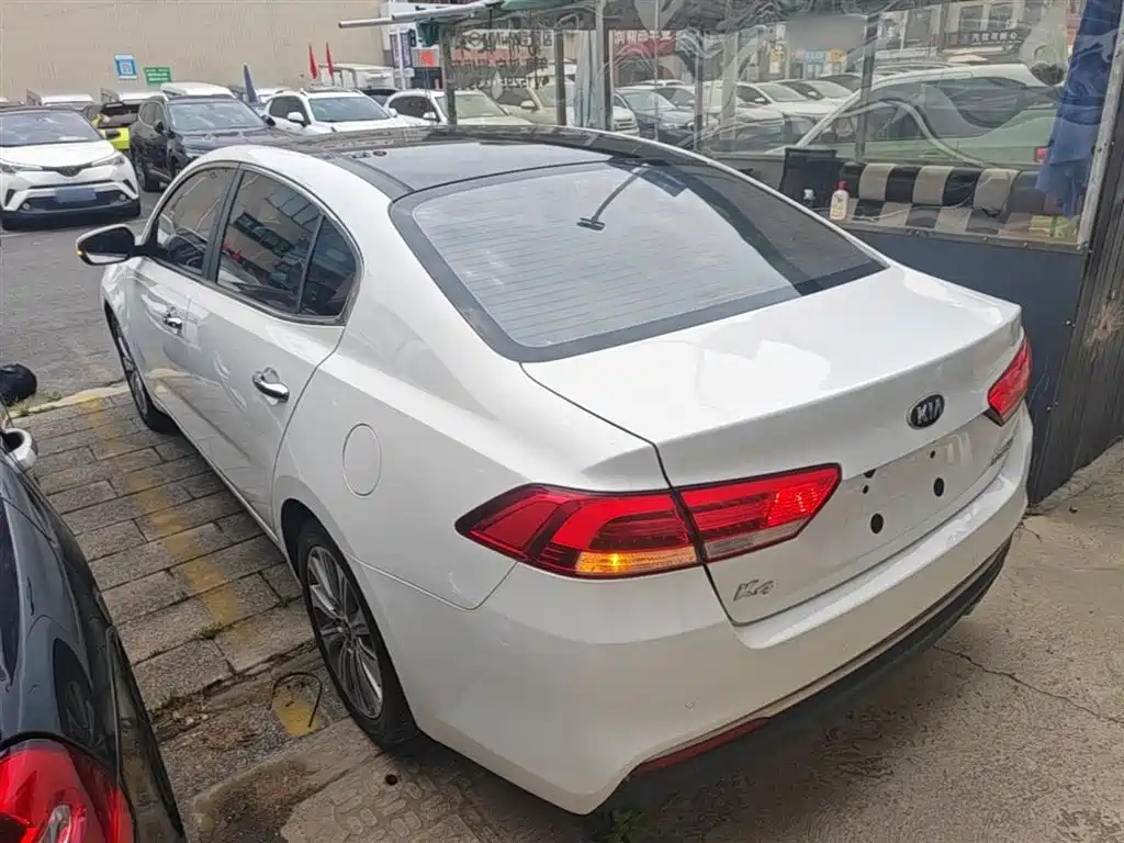 Kia K4 2014 1.8L Automatic DLX фото 5