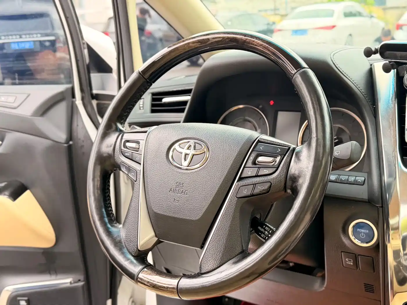 Toyota Alphard 2021 Hybrid 2.5L Ultimate фото 5