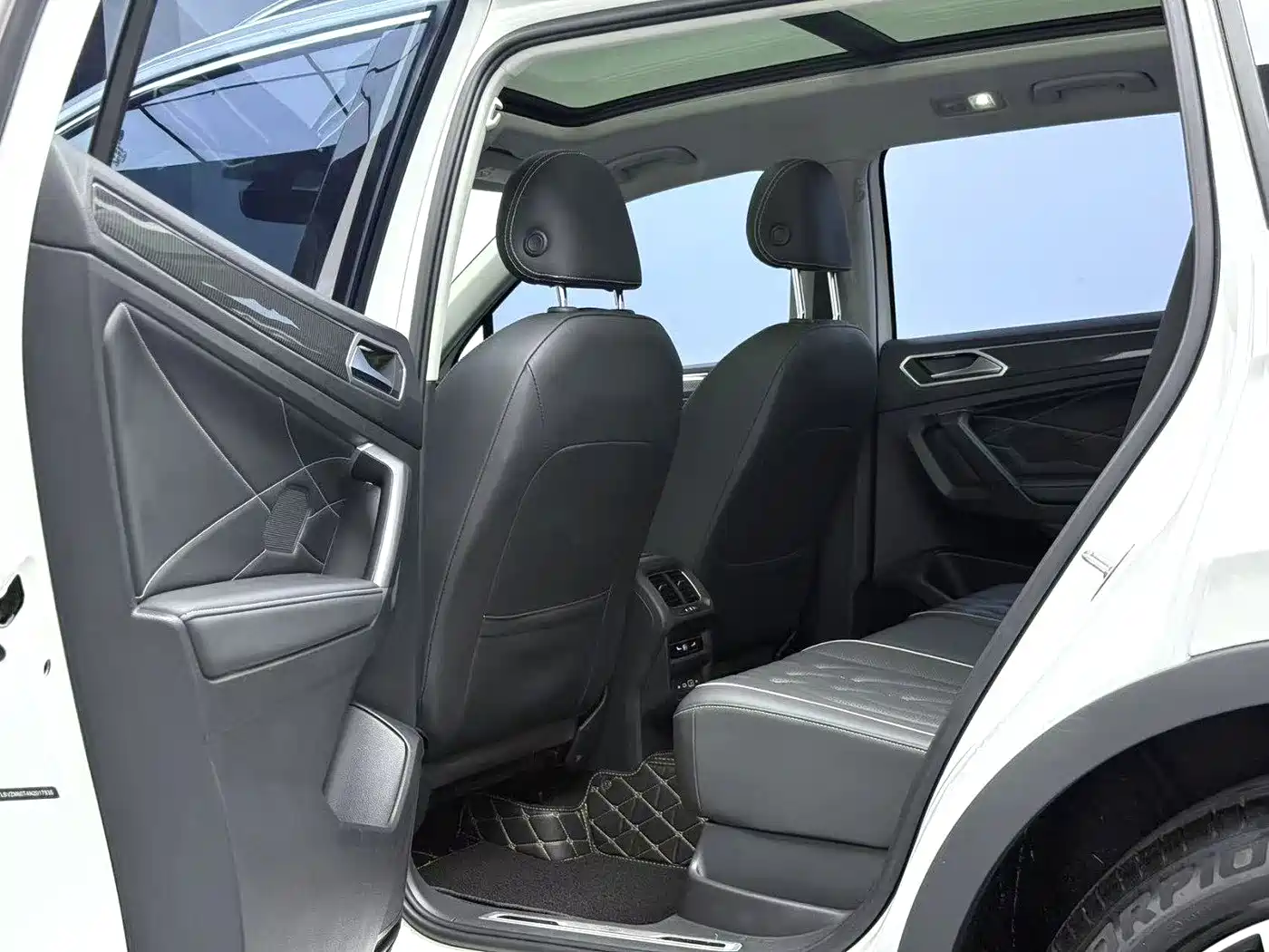 Volkswagen Tiguan L 2022 330TSI Auto 2WD R-Line Premium Edition фото 7