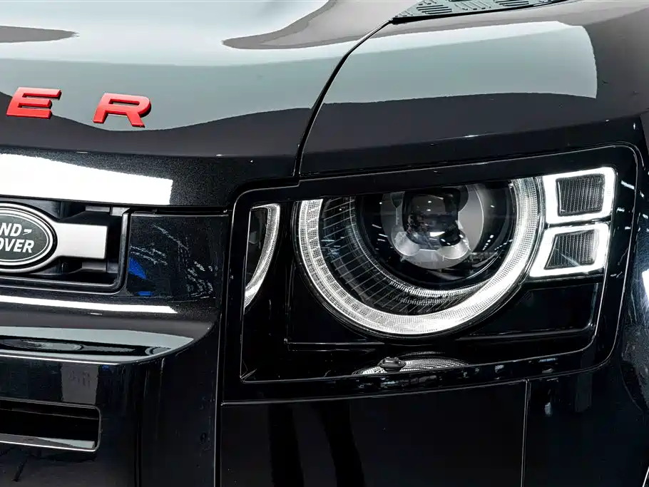 Photo 4 - Land Rover Defender