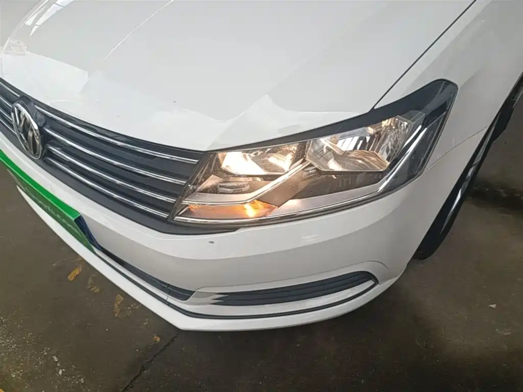 Volkswagen Lavida Tour 2017 1.6L Automatic Trend Edition фото 24