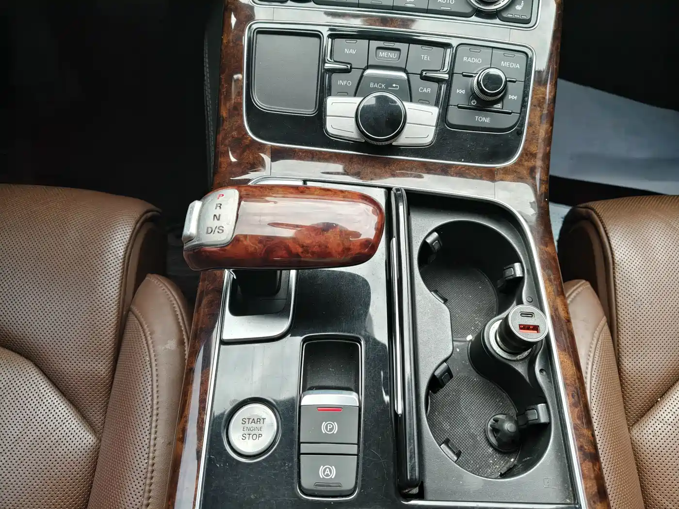 Фото 14 - Audi A8
