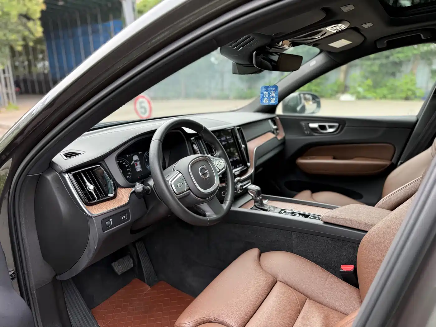 Фото 4 - Volvo XC60