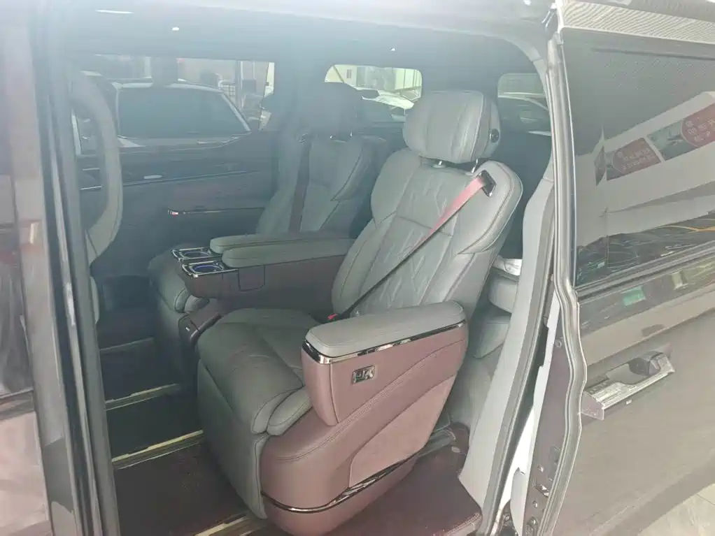 ZEEKR 009 2025 2024 6-seat Executive AWD 108kWh