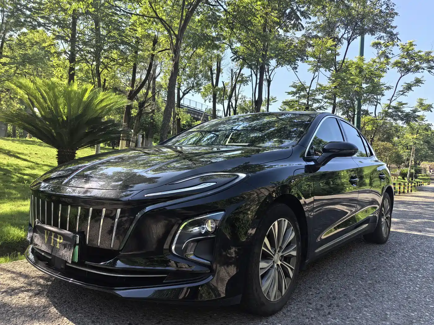Hongqi E-QM5 2022 431km Charging Enjoyment Edition