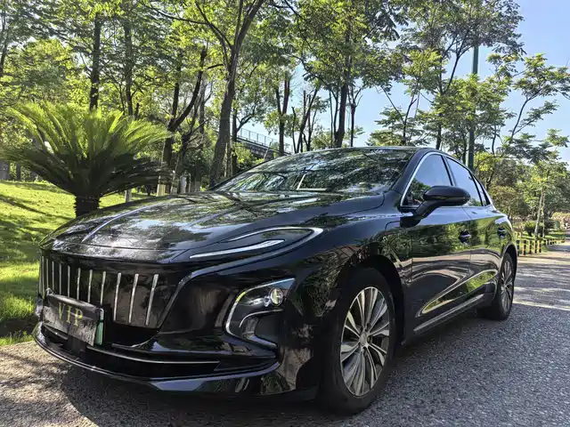 Hongqi E-QM5 2022 431km Charging Enjoyment Edition