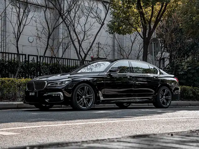 BMW 7 SERIES