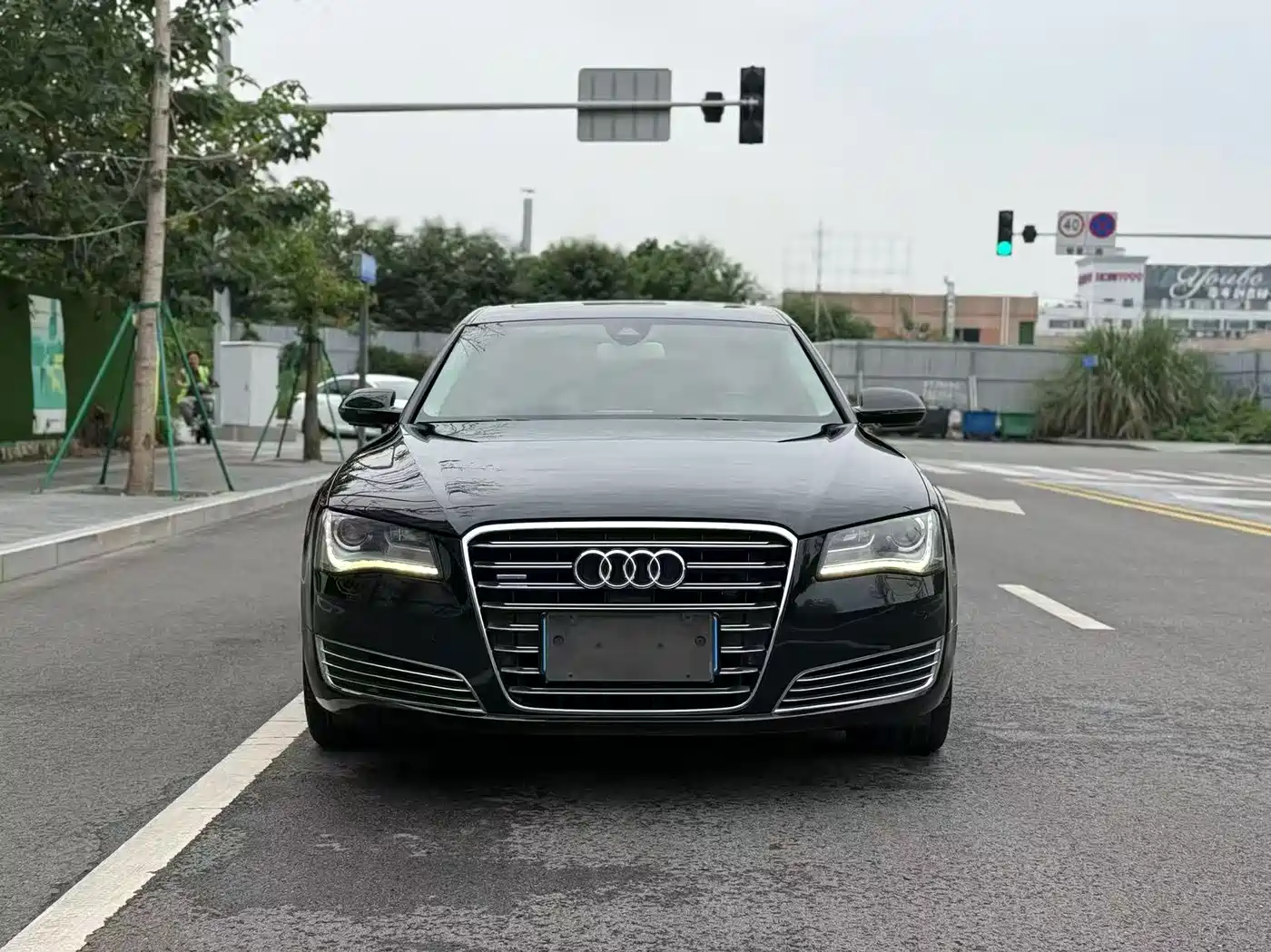 Фото 2 - Audi A8