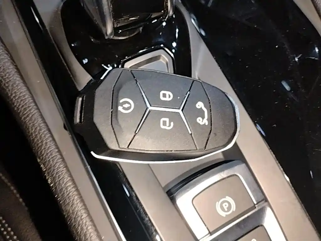 Lynk & Co 02 2021 1.5TD DCT 2WD Power Champion Edition фото 9