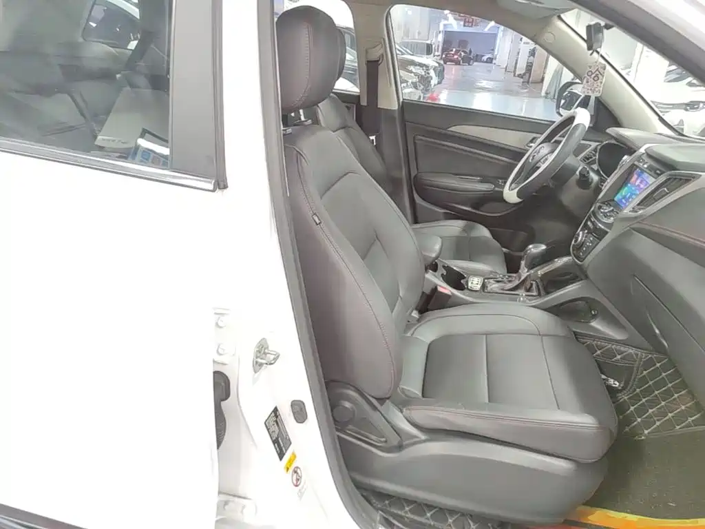 Фото 25 - Changan CS75