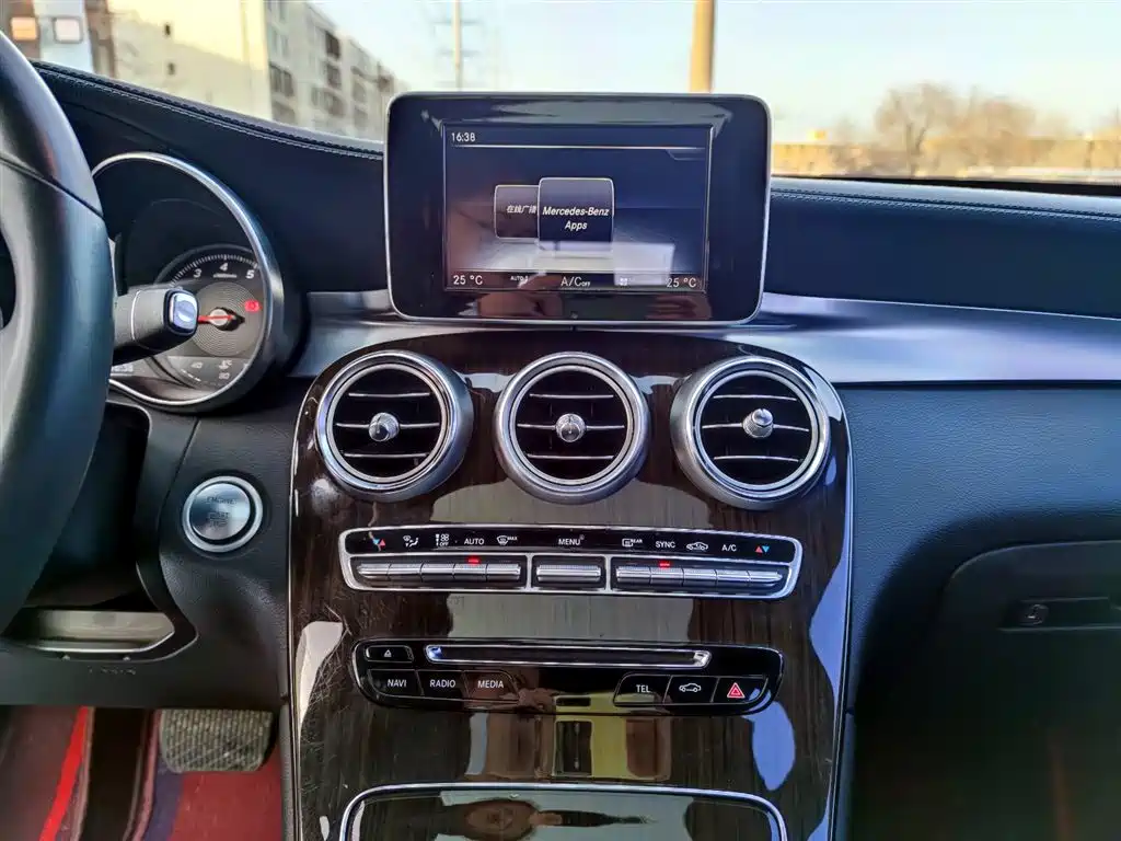 Mercedes-Benz GLC 2016 GLC 260 4MATIC Dynamic фото 13