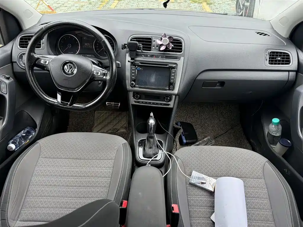 Volkswagen Polo 2014 1.6L Cross Polo Automatic фото 8