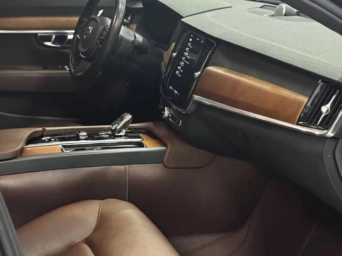 Photo 10 - Volvo S90