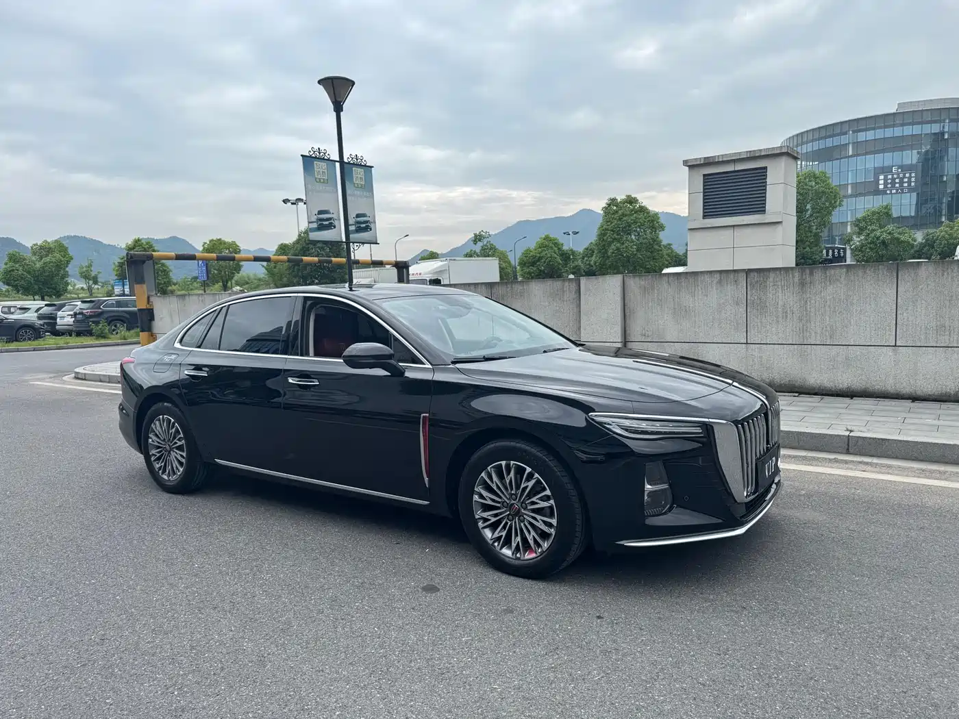 Hongqi H5 2024 2.0T Automatic Smart Connect Flag Enjoy Edition фото 3