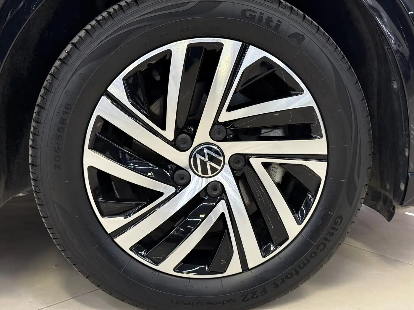 Volkswagen Lavida 2023 1.5L Automatic Starlight 5 Million Edition фото 24