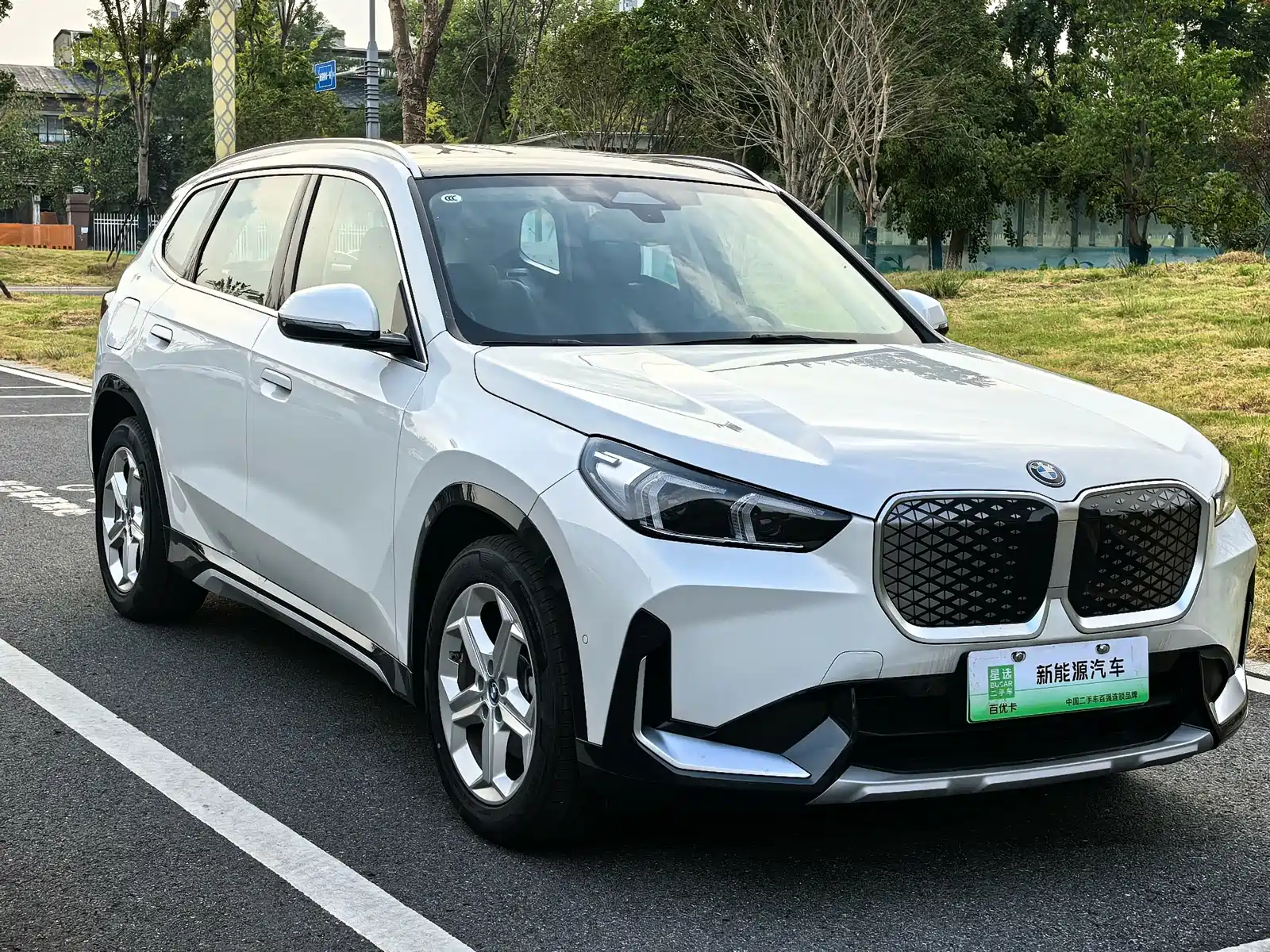 Photo 3 - BMW iX1