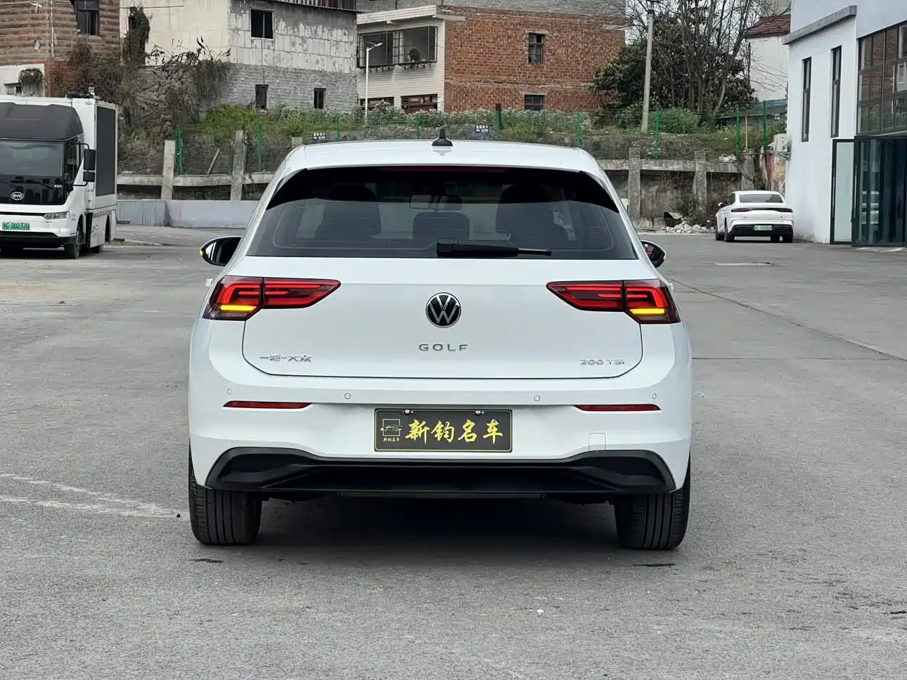 VOLKSWAGEN GOLF