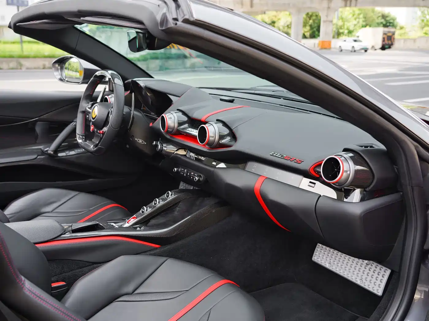 Photo 10 - Ferrari 812