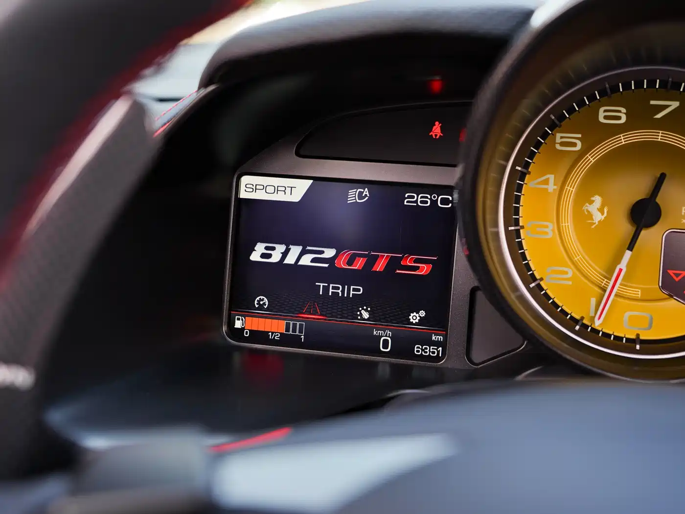 Photo 15 - Ferrari 812